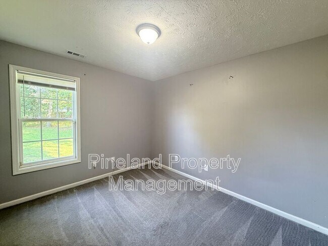 Building Photo - 641 Corsegan Rd