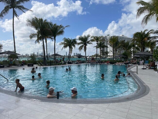 Building Photo - 1500 Bay Rd