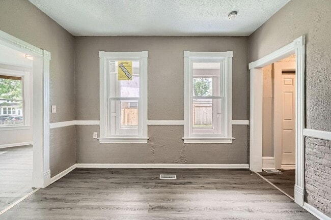 Building Photo - 911 Sims Ave