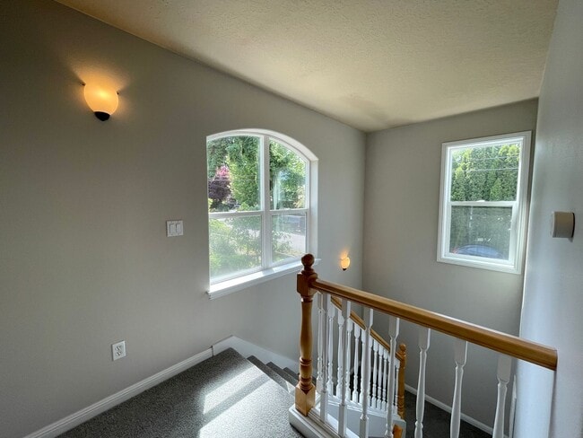 Building Photo - 9322 N Macrum Ave