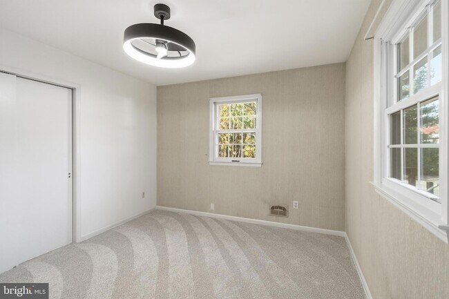 Building Photo - 218 Holly Ave