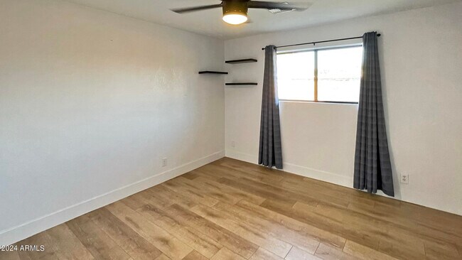 Building Photo - 3005 S Fairway Dr