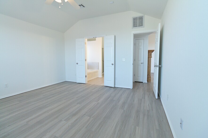 Building Photo - 2417 Arbor Dr