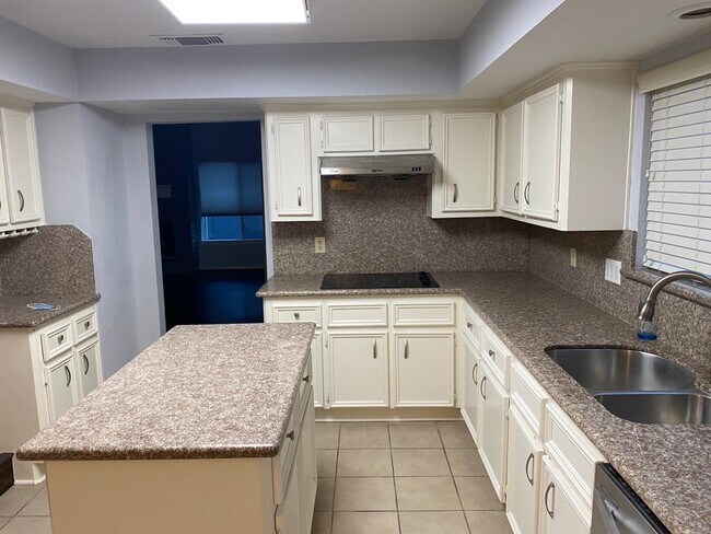 Building Photo - 12800 Briar Forest Dr
