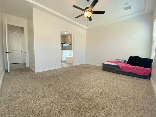 Building Photo - West El Paso Cimarron Neighborhood Stunning 4 bed/2.5bath