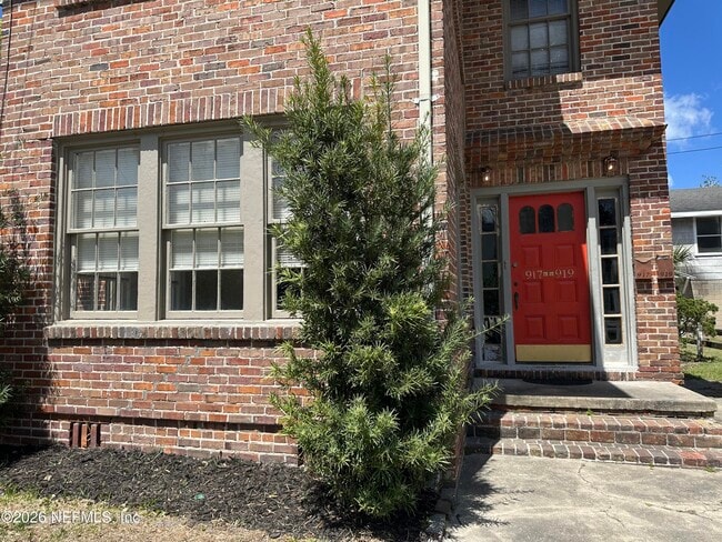 Building Photo - 917 Lasalle St