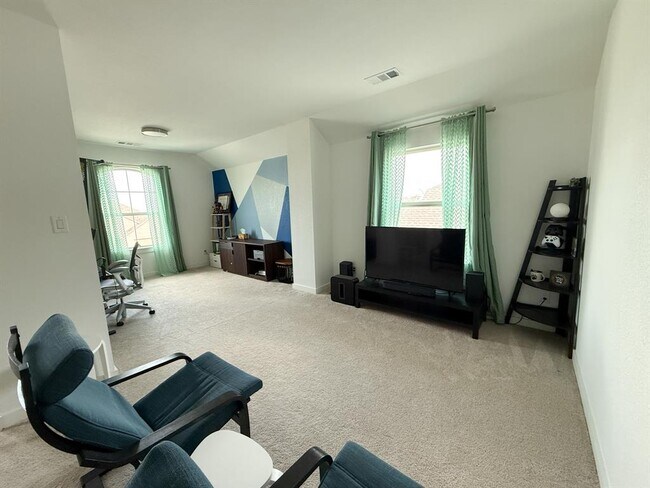 Building Photo - 4418 Hannover Wy