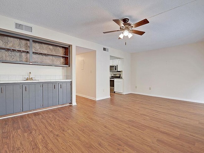 Family Room with Wet Bar - 2907 Barrington Ln