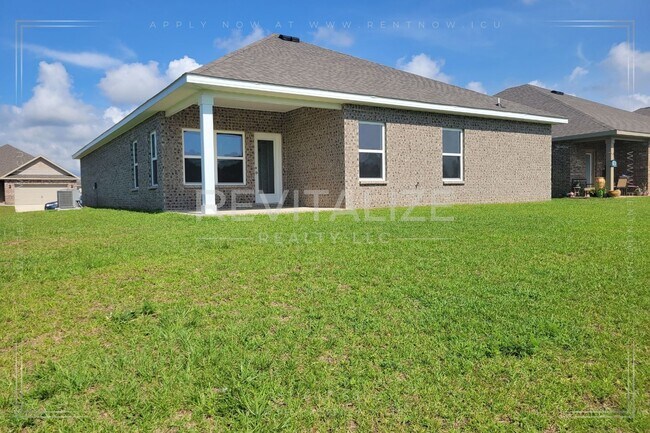 Building Photo - Modern 4BR/3BA Home Near Gulf Shores