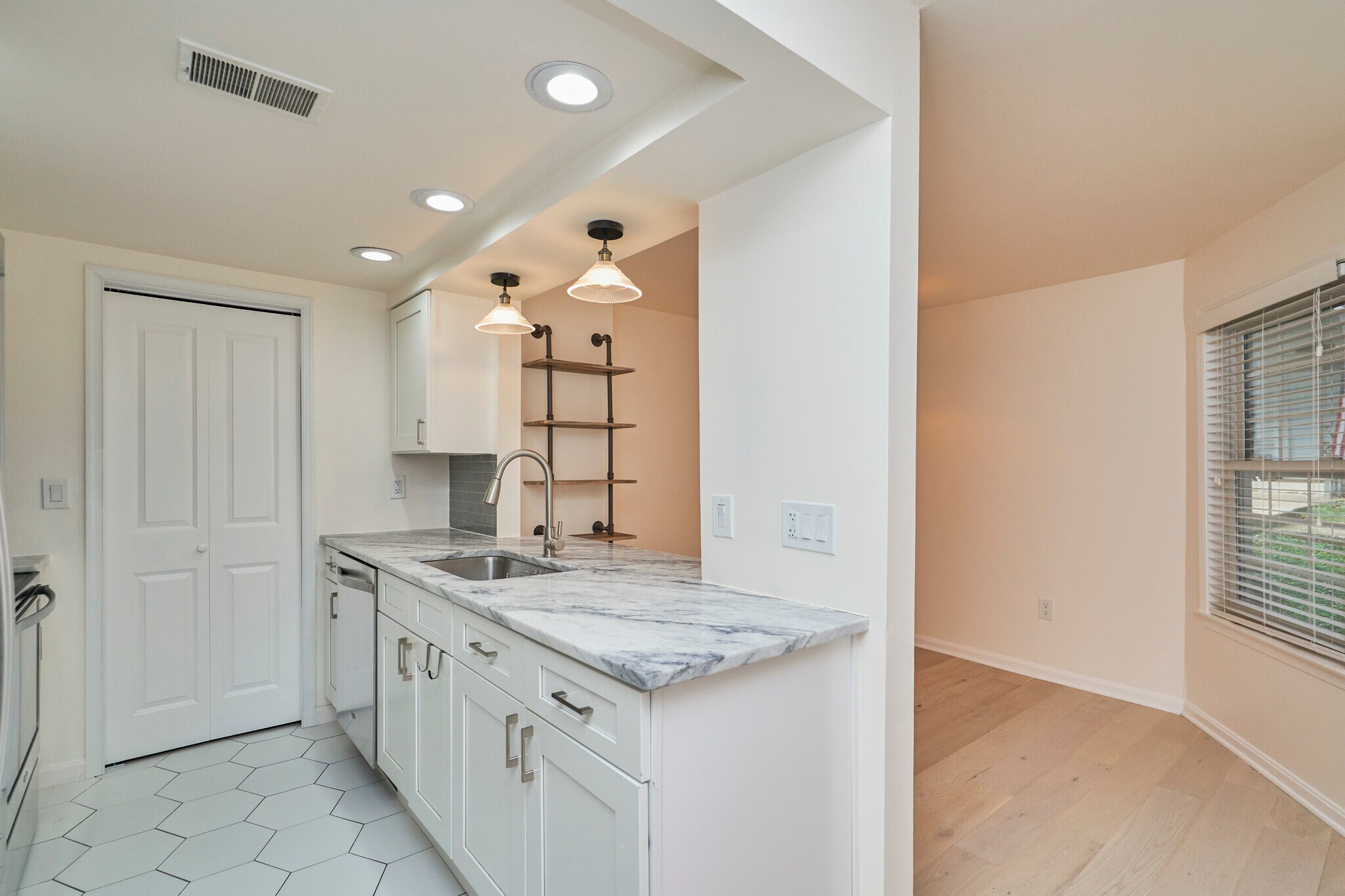 Building Photo - 2919 S Woodley St