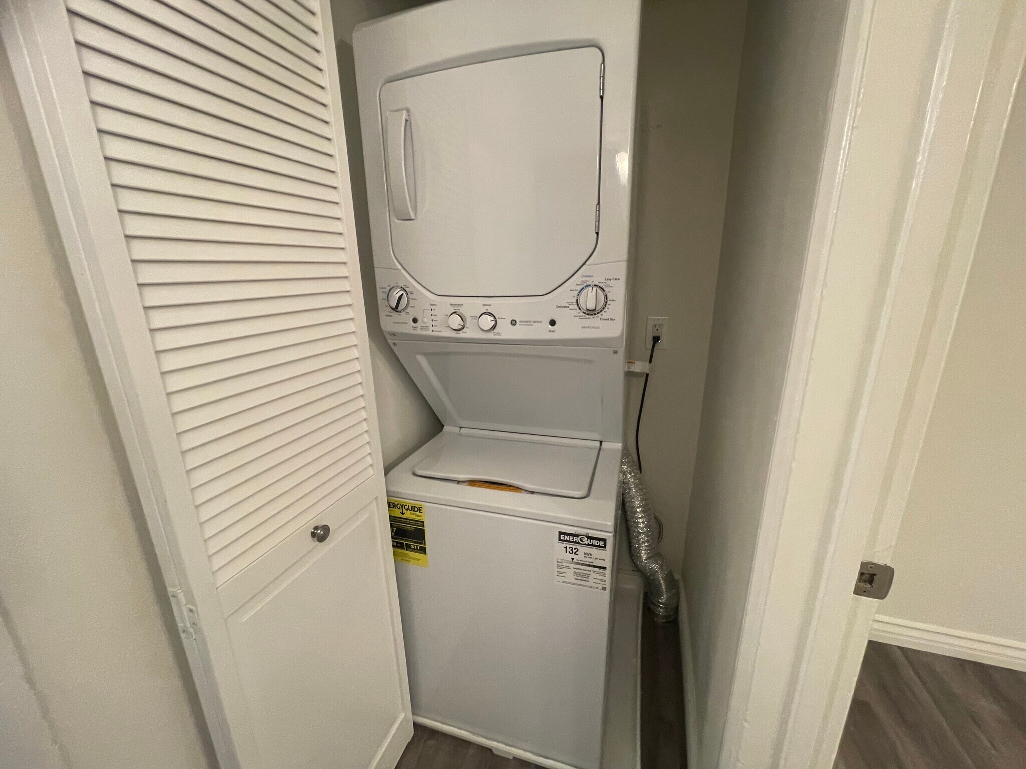 Building Photo - 3757 S Bentley Ave