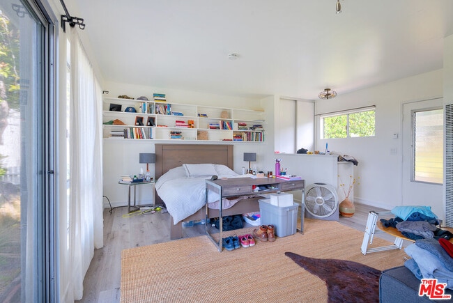 Building Photo - 555 Agate St