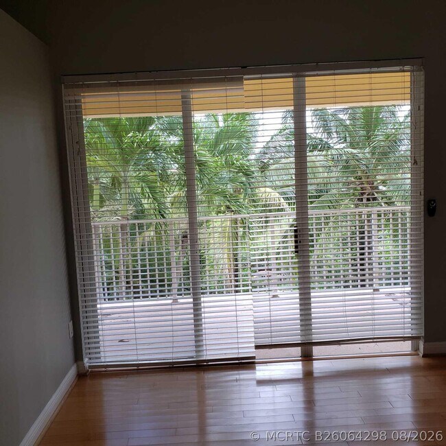 Building Photo - 833 SW 167th Ave