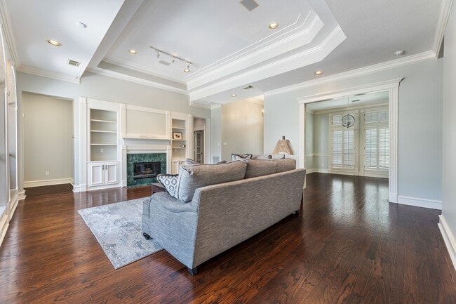 Building Photo - 10 Acorn Cluster Ct