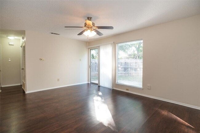 Building Photo - 1407 Click Cove