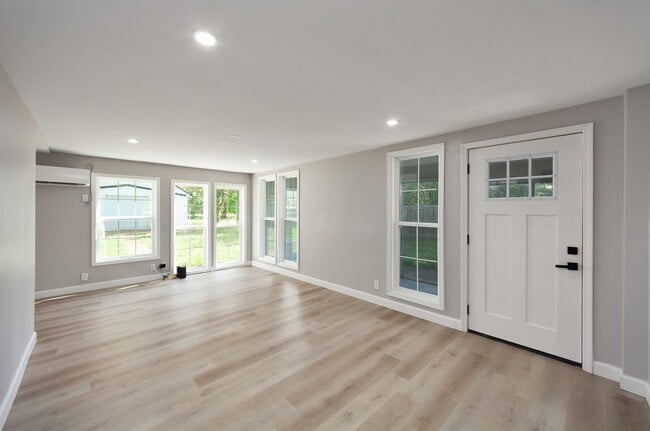 Building Photo - 90 Shaw Ln