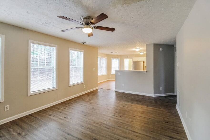 Building Photo - 3392 Kittery Dr SW