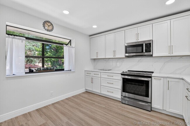 Building Photo - 7917 La Mirada Dr