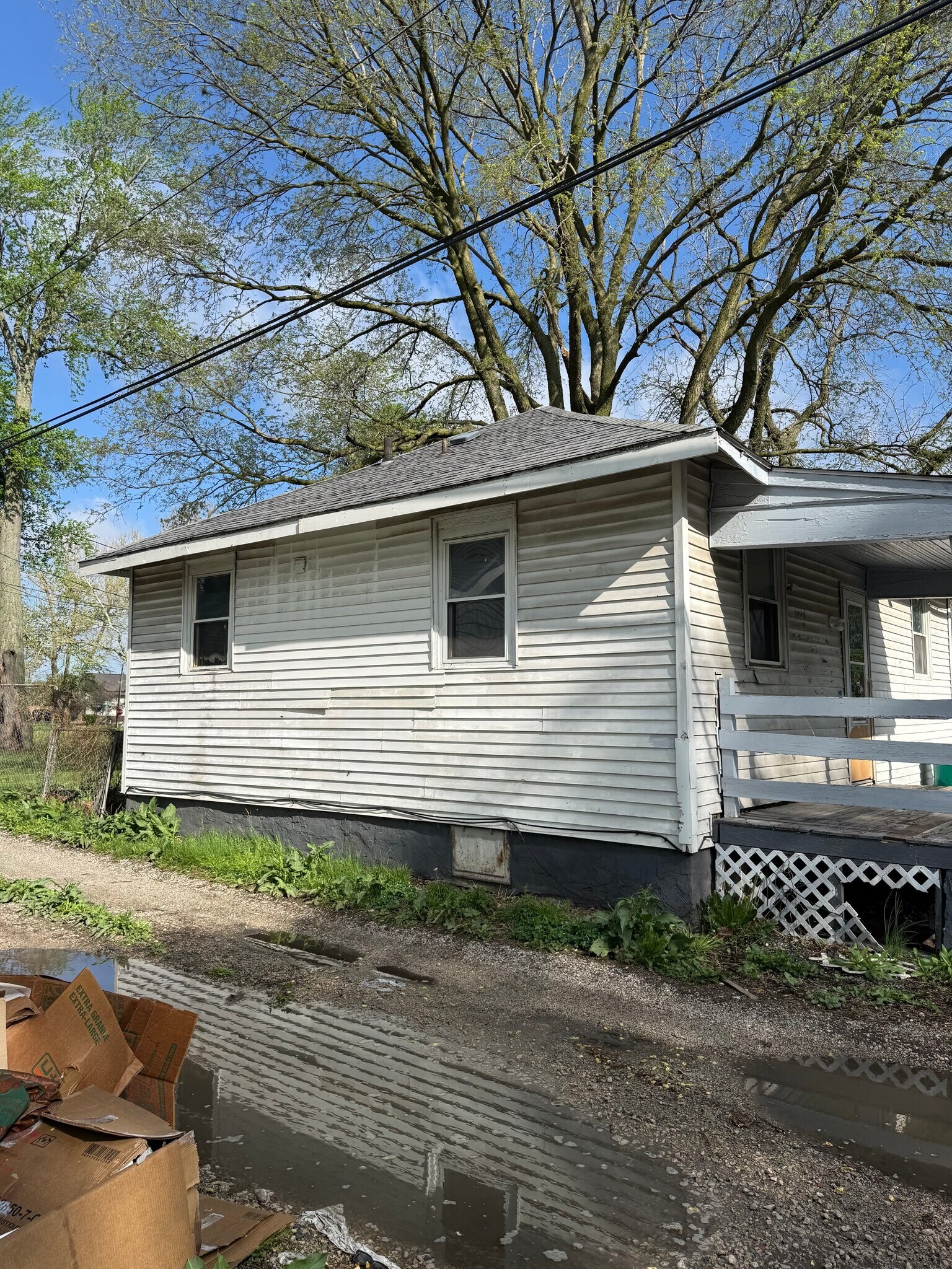 Building Photo - 347 N Stone St