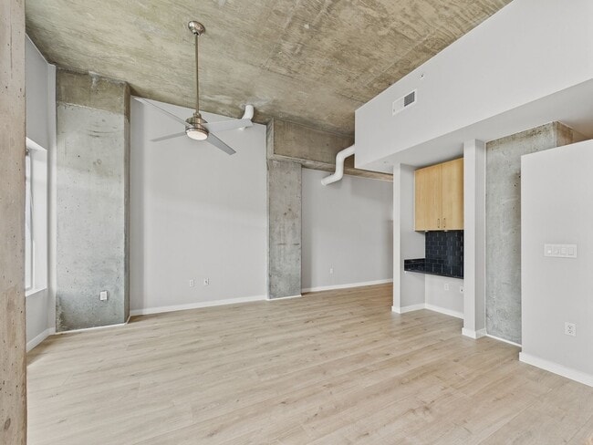Building Photo - 1700 Bassett St