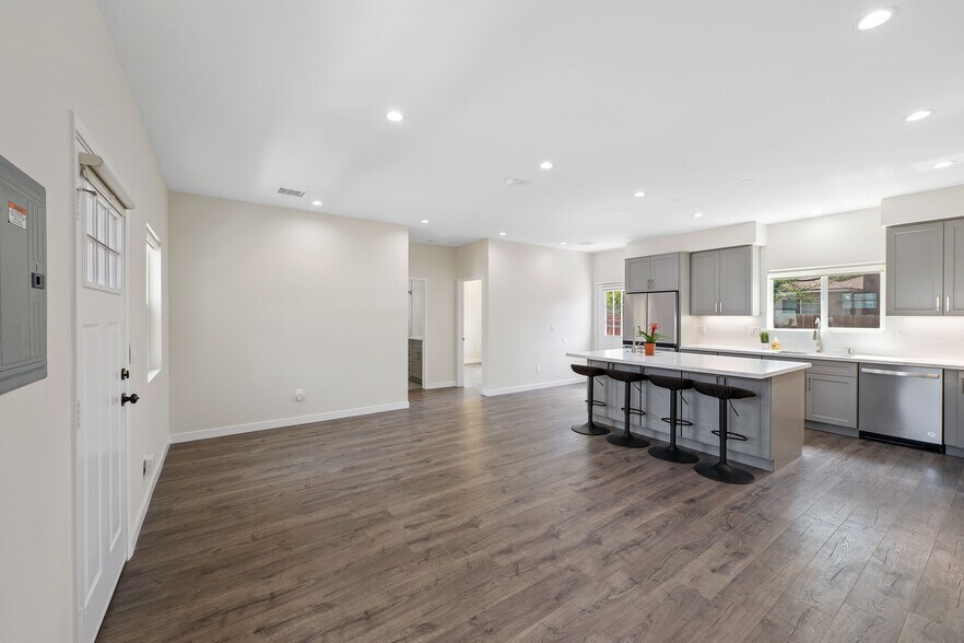 Building Photo - 6533 Ben Ave