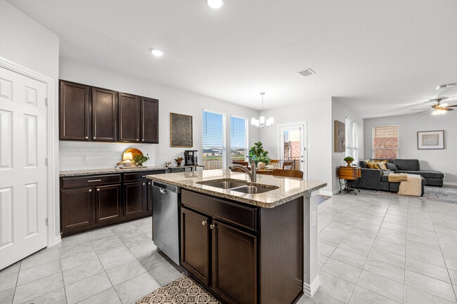 Building Photo - 8706 Hidden Oaks Dr