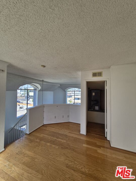 Building Photo - 1529 S Bundy Dr