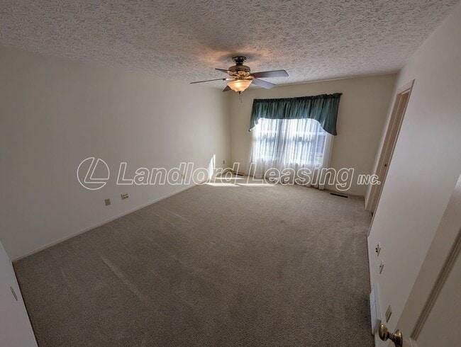 Building Photo - Well-Maintained Ranch in Pin Oak Preserve with Fireplace & Den