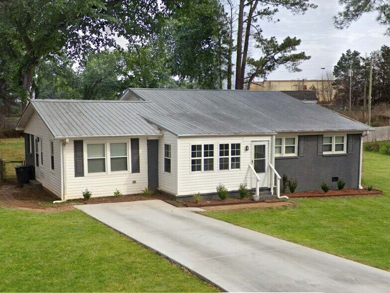Primary Photo - 2226 Windcrest Dr