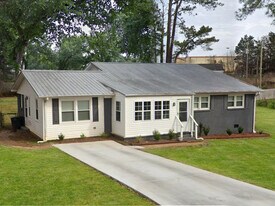 Building Photo - 2226 Windcrest Dr