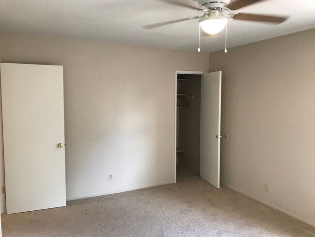 Building Photo - 2 bed 1.5 townhouse Scottsdale