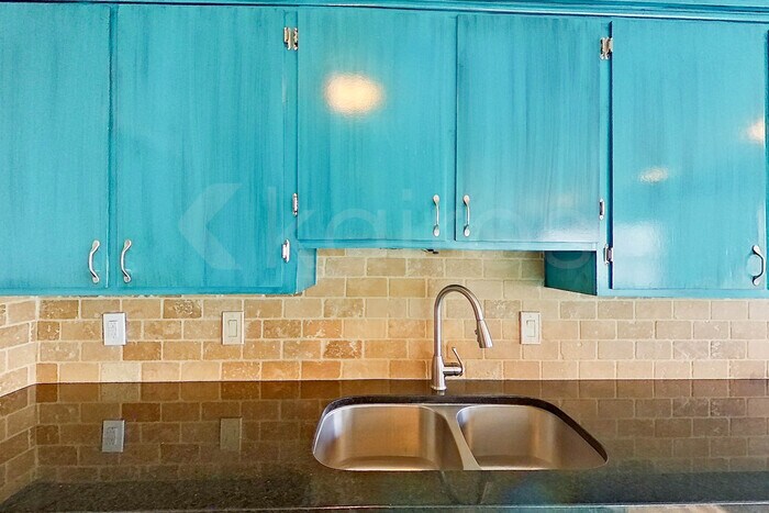 Building Photo - 4418 Mesa Cir