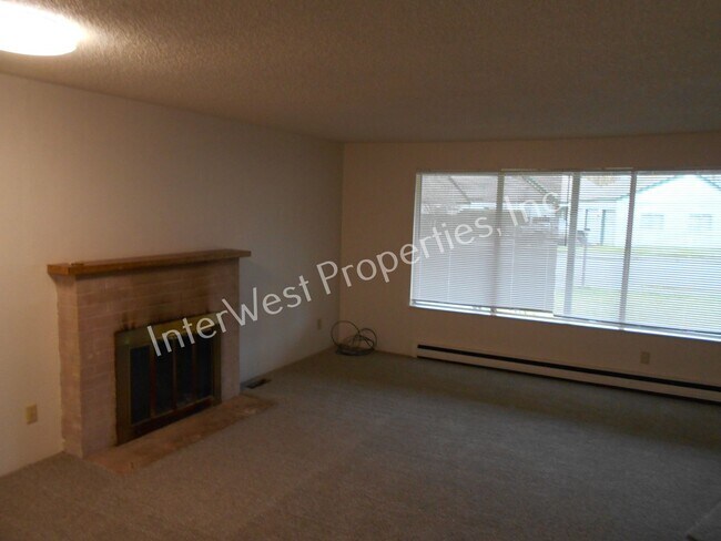 Building Photo - 6627-6627 SW 201st Ct