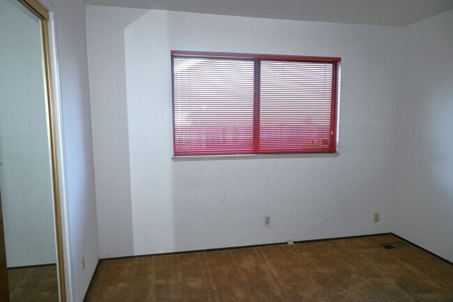 Building Photo - 80 Parkshore Cir