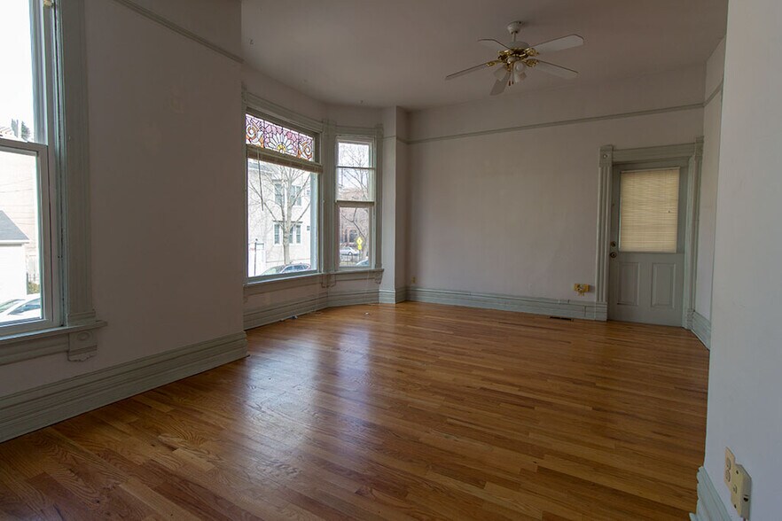 Building Photo - 1211 W Melrose St
