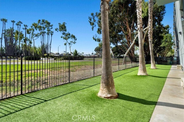Building Photo - 13600 Marina Pointe Dr