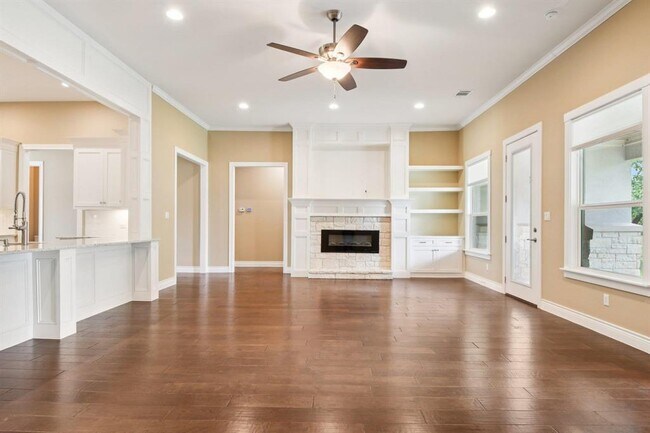Building Photo - 124 Abamillo Dr