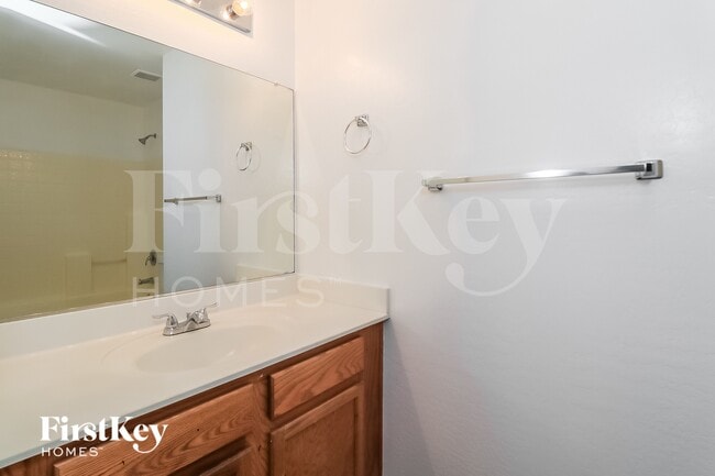 Building Photo - 10612 W Sonora St