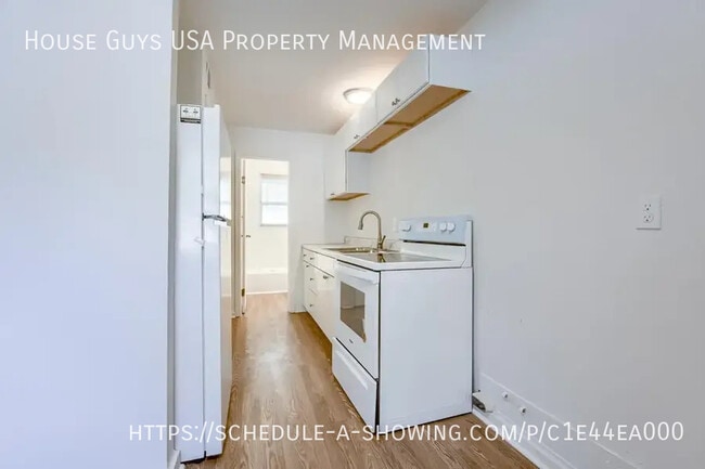 Building Photo - 15216 Bellaire Ave