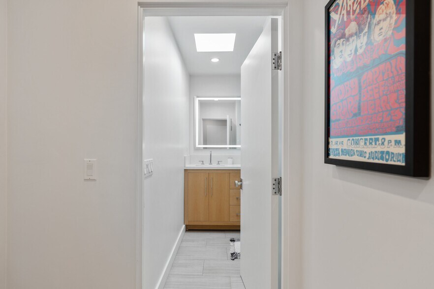 Building Photo - 3632 Beverly Ridge Dr