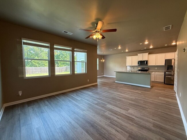 Building Photo - 4 Bed/2.5 Bath Home near Ft. Gordon