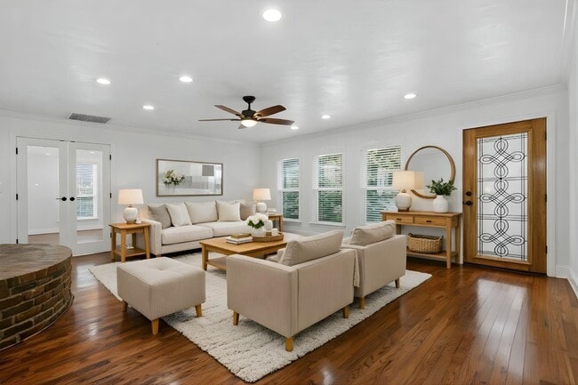 Building Photo - 1320 Woodvine Dr