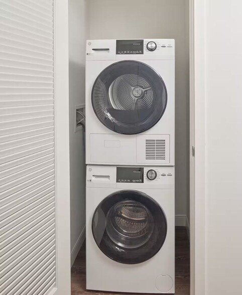 Building Photo - 200 Spring Garden St