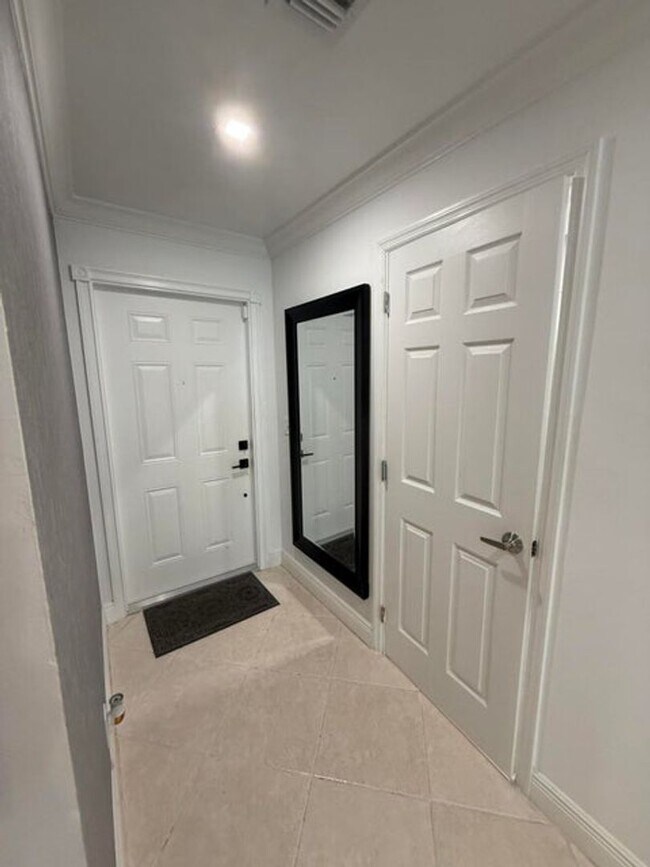 Building Photo - 12394 Westhampton Cir