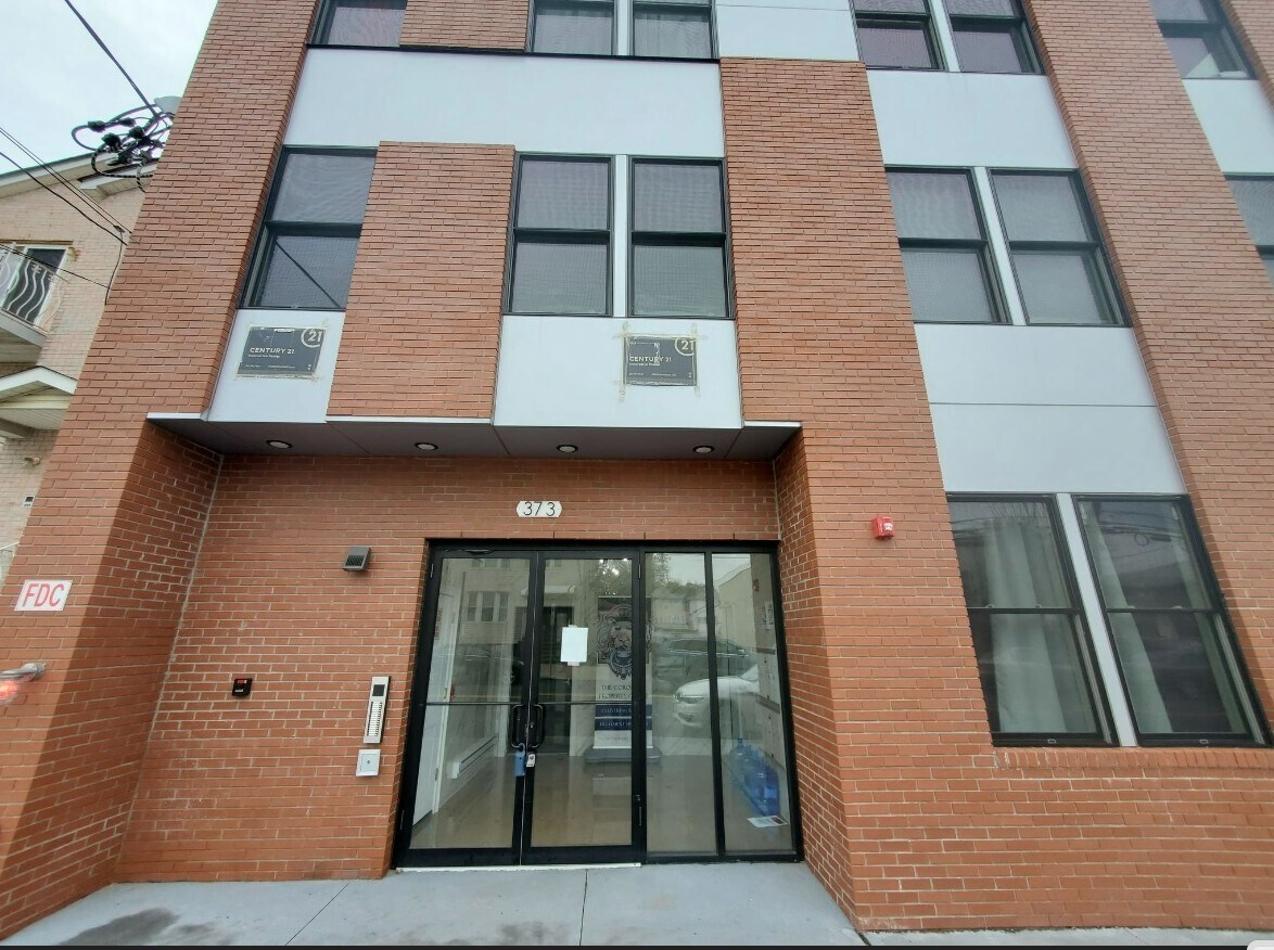 373 Danforth Ave 305 - 369 Danforth Ave