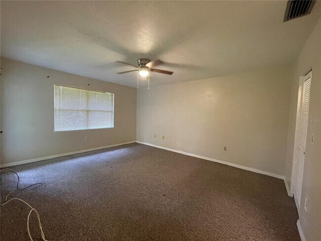 Building Photo - 720 E Gilchrist Ct
