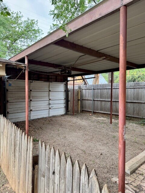 Building Photo - Charming Duplex Very Close To Tech!