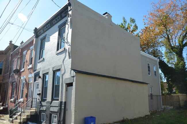 Building Photo - 1624 N 27th St