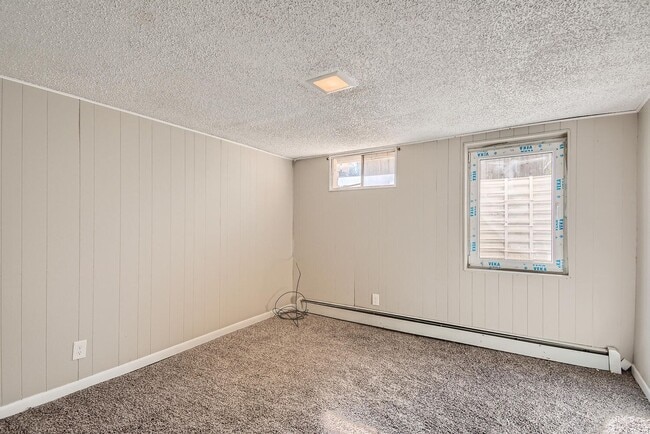 Building Photo - Spacious 4 Bed | 2 Bath Home Near Sloan’s ...