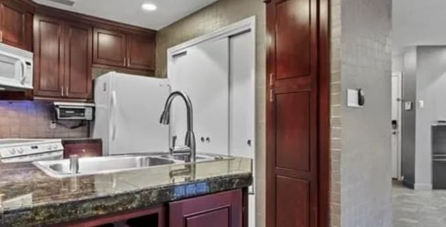 Building Photo - 4067 Beltway-22501